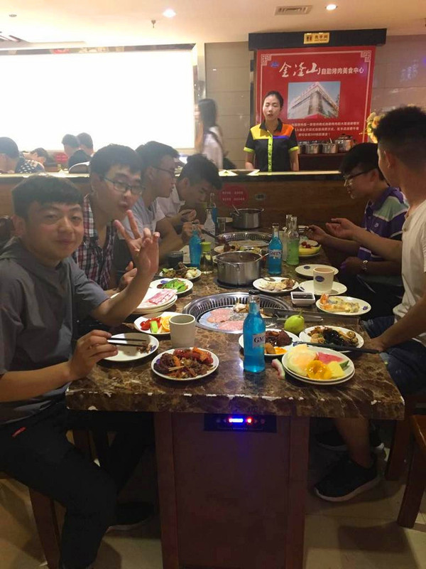 品尝美食_副本.jpg